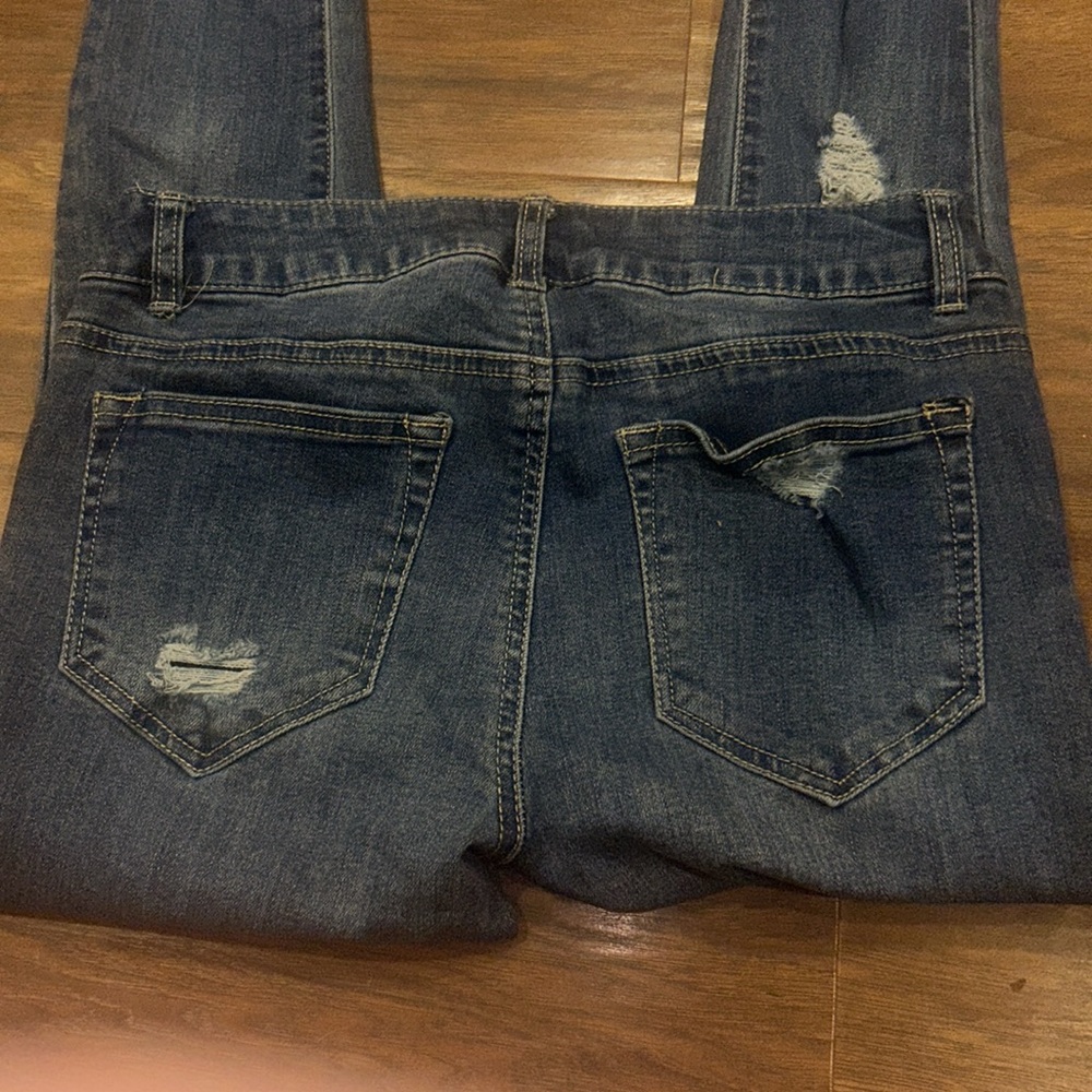 Judy blue jeans, says they are a size 5 but that wasn’t an option so I put 4 - Picture 3 of 3